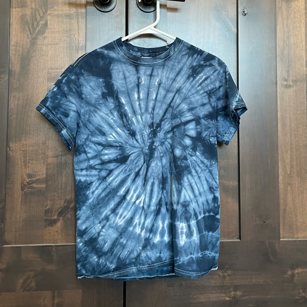 Blue tie dye tee